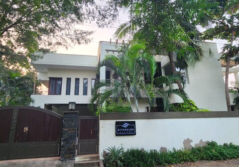 Riverside Allure - Villa