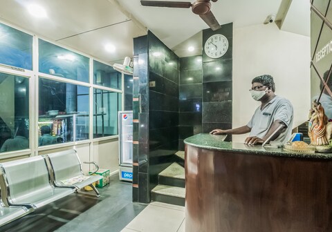 SPOT ON Swarna Mayuri