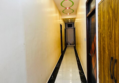 Hari Darshan Palace / 1 km from ram mandir