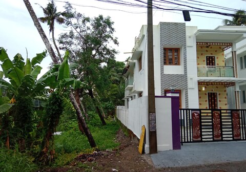 HILL CROWN WONDER PALACE