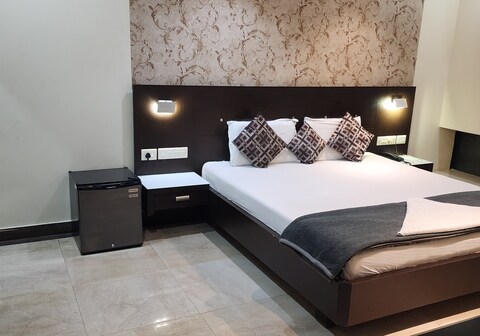 SRI VIJETHA ROYAL, Rajahmundry