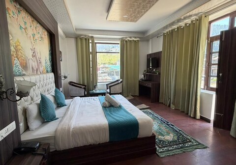 Hotel Pinewood Inn Manali