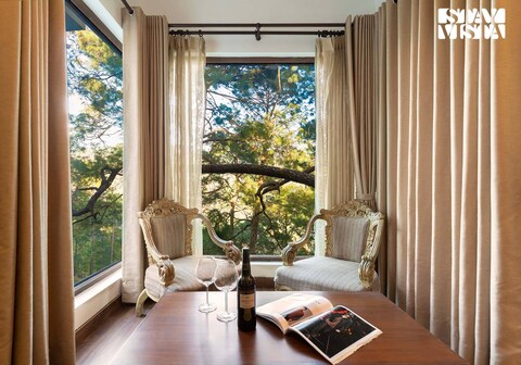StayVista at 2 Rooms On GF @ Villa In The Mist