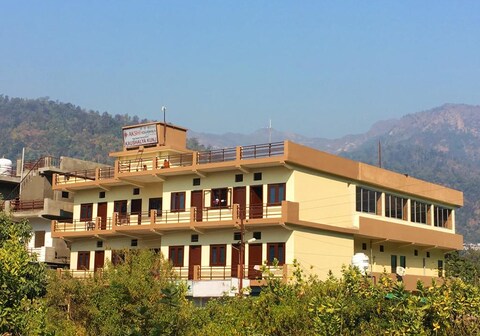 Akshi retreat