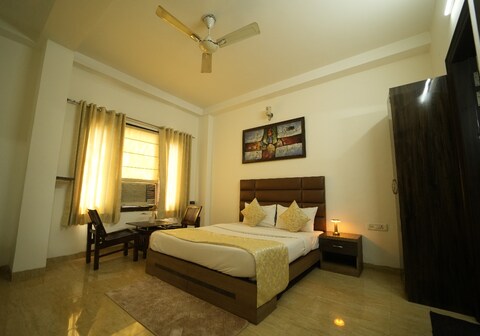 RUNWAY RESIDENCY @ PITAMPURA