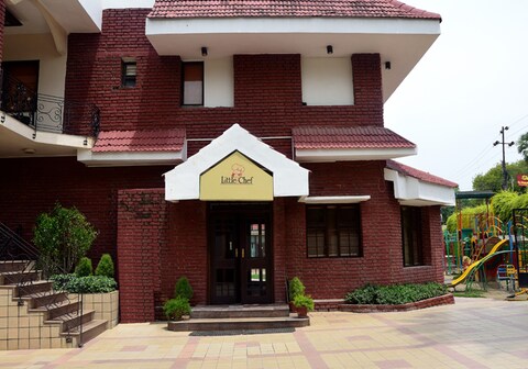 Hotel Little Chef near Kanpur District Court