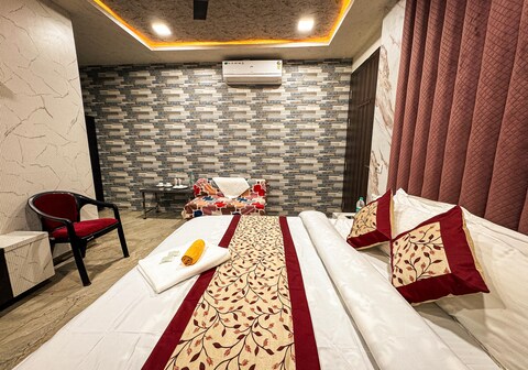 Shree Priya Priyatam Dham