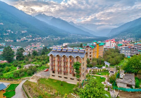 Snow City's Montana Blues Resort Manali - Heated & Air-Cooled Stay