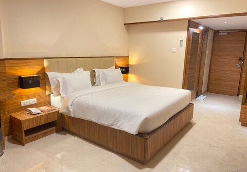 Hotel HighRise Regency(A Unit Of Gurusikh Leisure Paradise LLP)