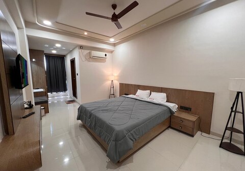 Carnival Inn
