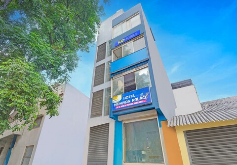 FabHotel Nidhivan Palace - Udhna Darwaja