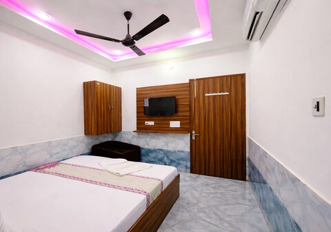 Shri Girraj Dham Vrindavan