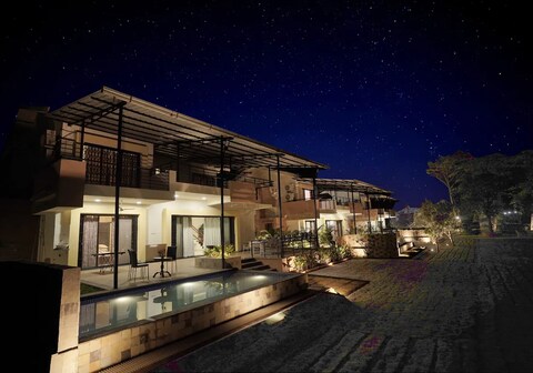 Florentina Villa | River Views & Private Pool