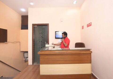 Hotel O Rajesh Palace