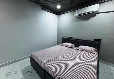 7 Compact Ensuite Room Heart of Mumbai Share Save