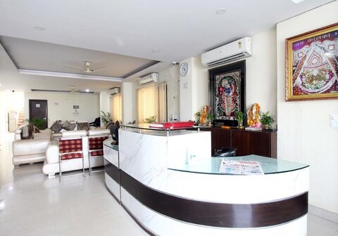 Hotel KUNDAN PALACE Near Apollo Hospital