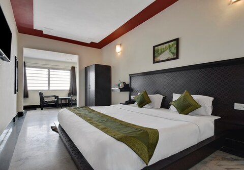 Treebo Mayur, Mall Road