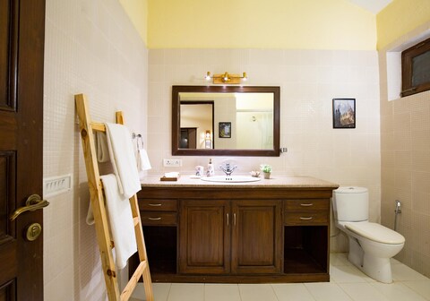 LohonoStays Wakefield 5 Bedroom Villa