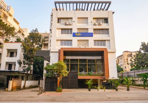 FabHotel Vardhan Plaza