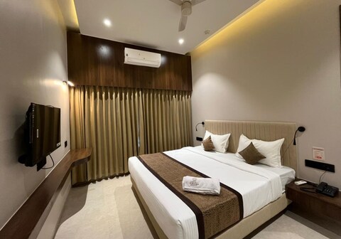 Hotel Purnima Regency Dhule