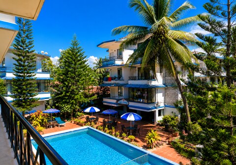 Sunpark | 6 Mins walk to Baga Beach | Resort-Style Pool & Apartments