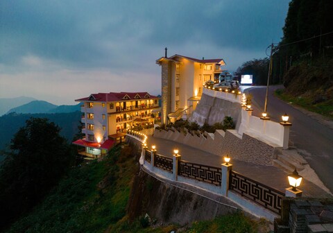 Voyage Glenz Resort