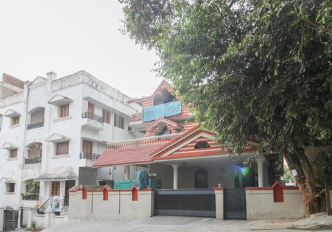 Collection O White House Silverkey Near Film nagar