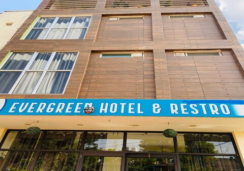 Hotel O Evergreen Hotel & Restro
