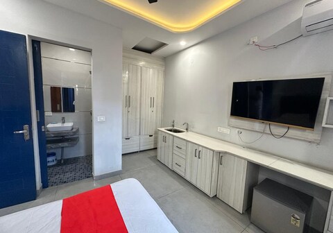 SUNNY LUXURIOUS STAY