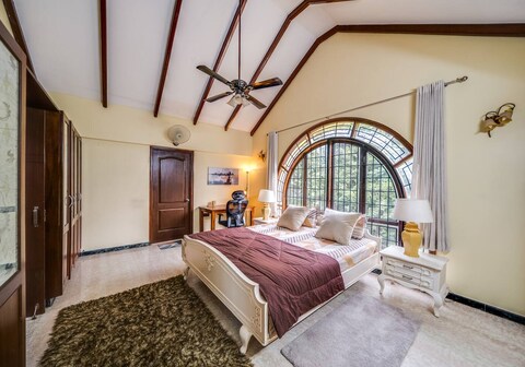 Waterfall Master by Spacez : Room with Bubble Tub