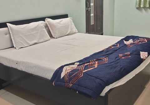 Hotel O Home Siya Bihari Guest House.