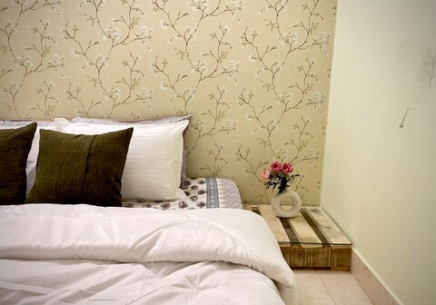 Greendale 3BHK Glam Apt Full Furnished