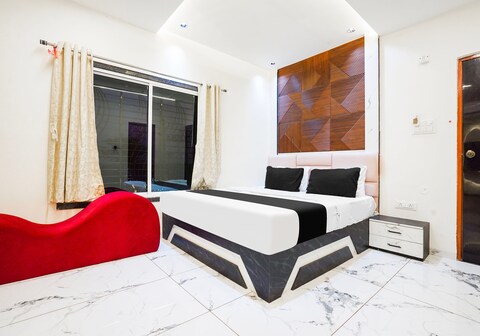 Hotel O SR & Guest House 2