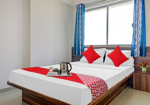 SPOT ON Swarg Executive Paradise Near Fun Time Multiplex