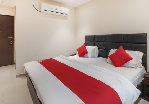 OYO 74901 Hotel Kumkum Palace