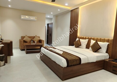 PARK HOTEL