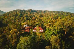 HuliKatte Vintage Mountain Top Home with 360 View, Mudigere HuliKatte Vintage Mountain Top Home with 360 View, Mudigere