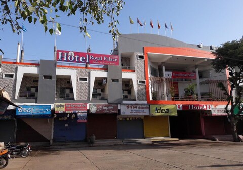 Hotel Royal Palace Dhamnod