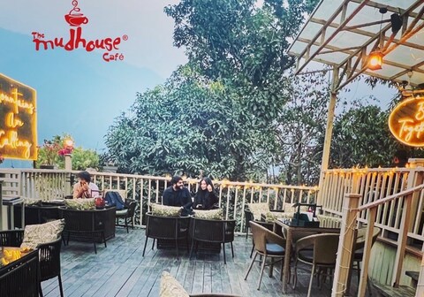 The Mud House cafe/Rooms