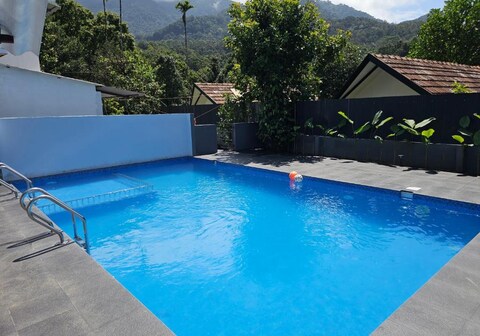 Mount Wave Holiday Pool Villa