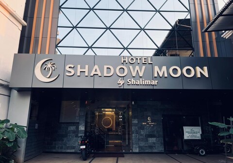 Hotel Shadow Moon