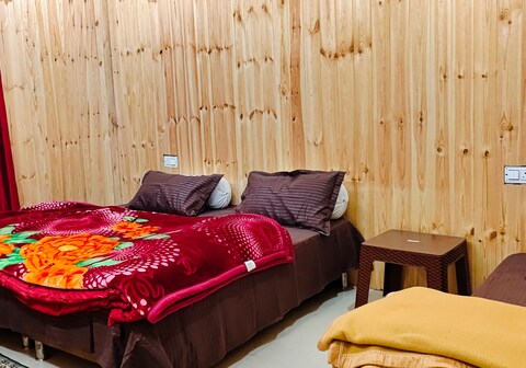 Yog1 - 200 Mtrs From Temple