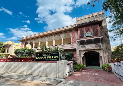 Hotel Karan Villas