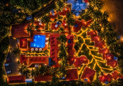 Leoney Resort