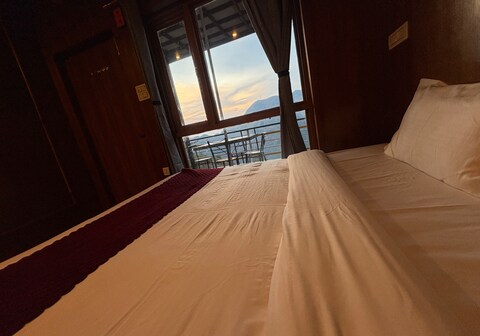 Cloud End Stay By Misty Mountain