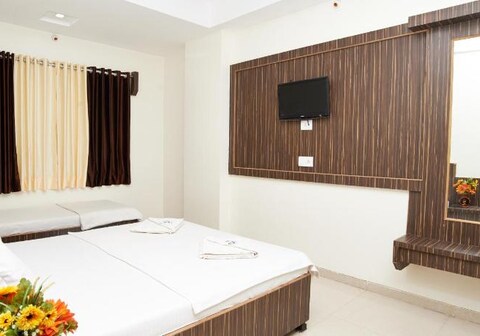 Mahesh Lunch Home, Vaidehi Cottage.