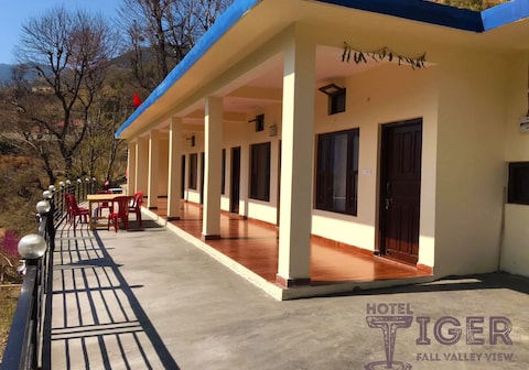 Hotel Tiger Fall Valley View