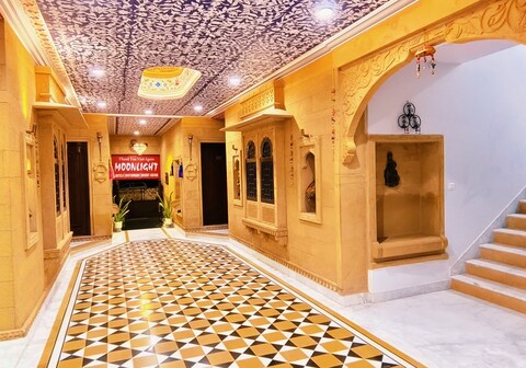 Hotel Moonlight (Pure Vegetarian)