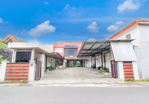 Hotel O near Plaza Ambarrukmo Yogyakarta formerly Wisma Arya 2