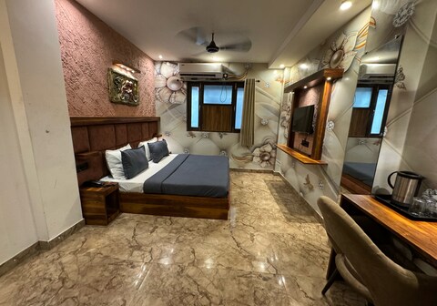 Sky High By T AND M Hotels